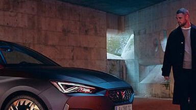CUPRA Leon eHybrid Magnetic Tech Matt Kompaktsportwagen Vorderansicht