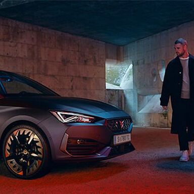 CUPRA Leon eHybrid Magnetic Tech Matt Kompaktsportwagen Vorderansicht