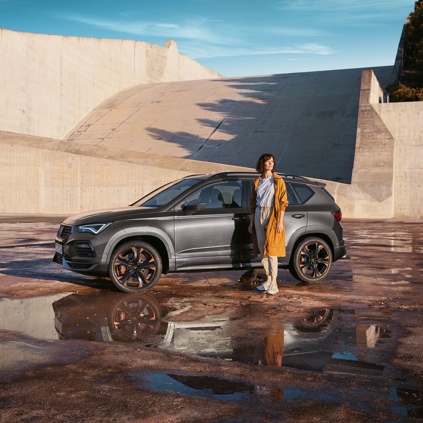 Erkunde die CUPRA Ateca Versionen und fortschrittlichen Ausstattungsoptionen, die die ideale Mischung aus Leistung, Design und modernster Technologie bieten.