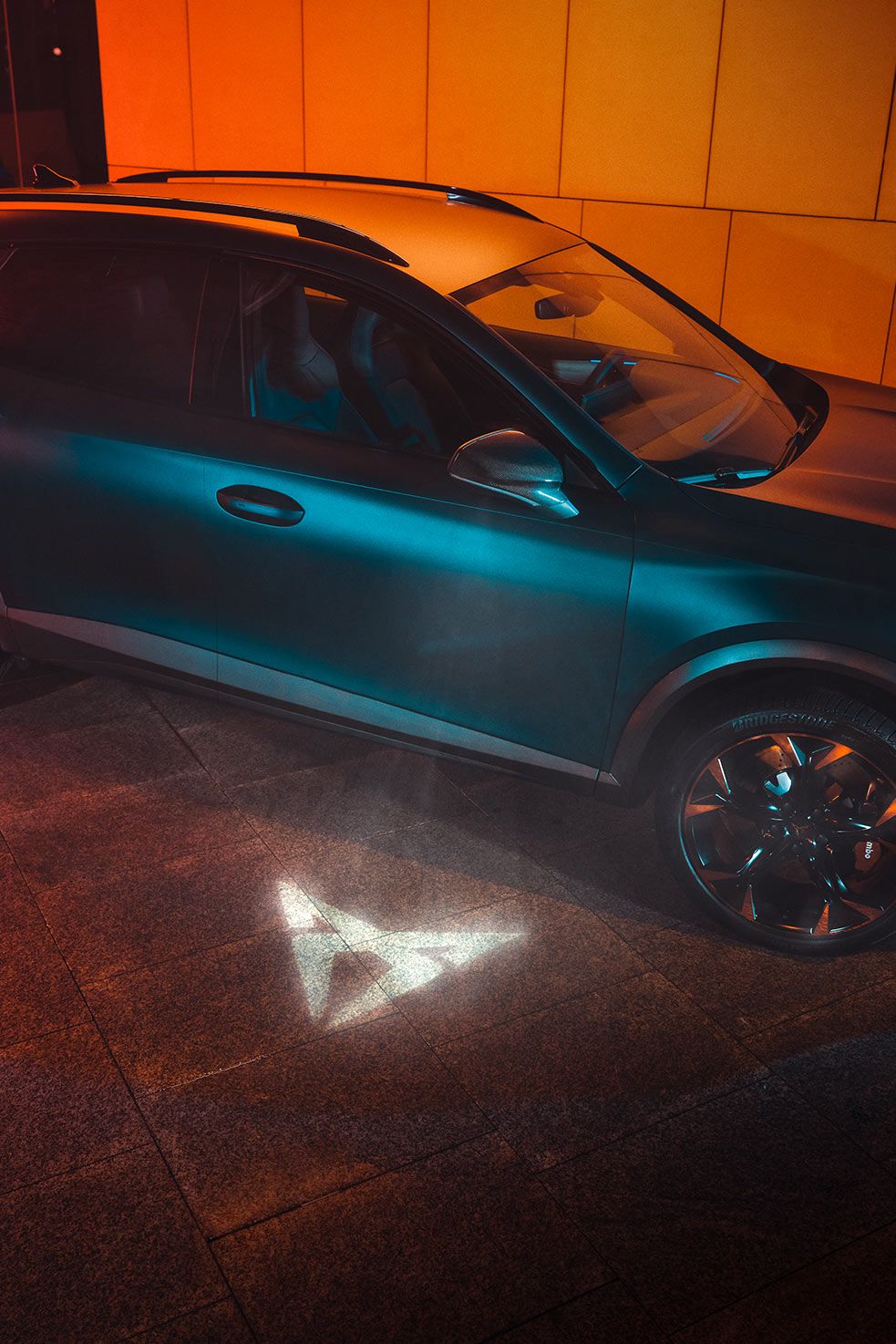 CUPRA Formentor: вітальні вогні Welcome Light у зовнішньому дзеркалі заднього виду 