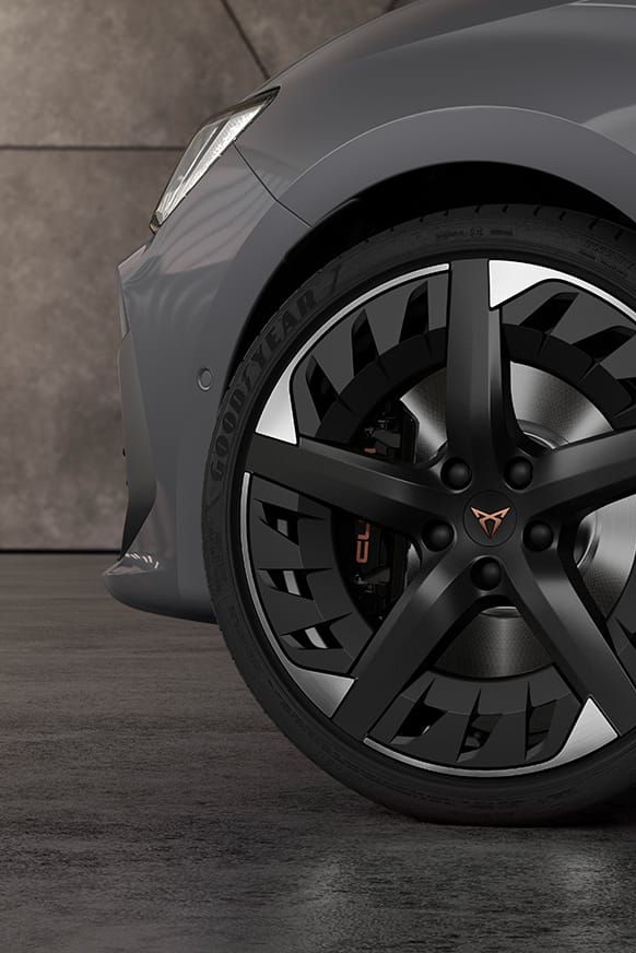 Gefräste 19"-Aero-Design-Räder in Sport Black/Silber.