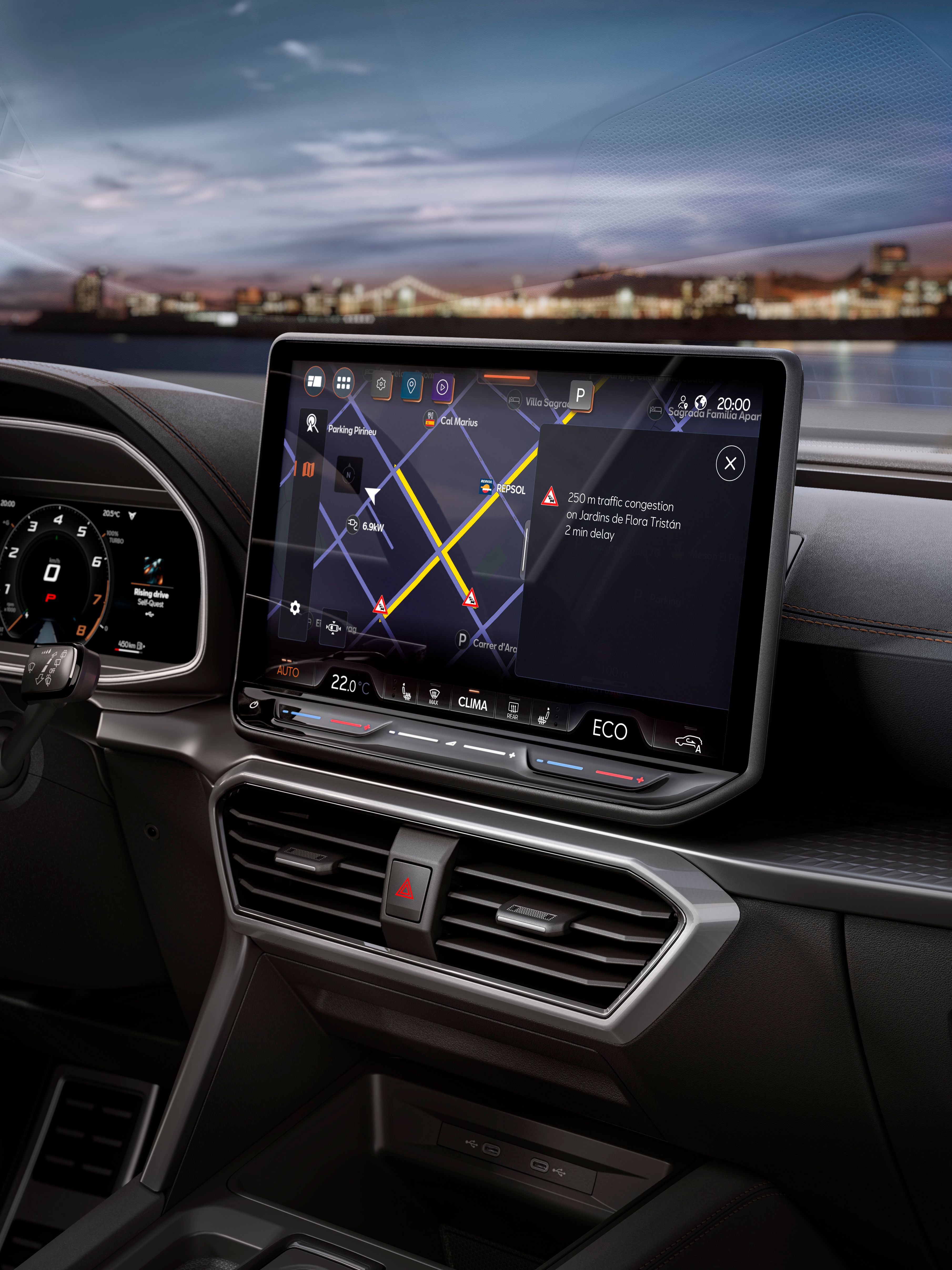 CUPRA Tavascan in Blau beim Ladevorgang