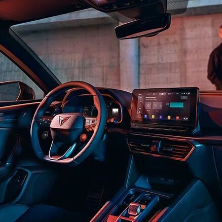 Innenansicht des digitalen Cockpits im neuen CUPRA Leon Sportstourer