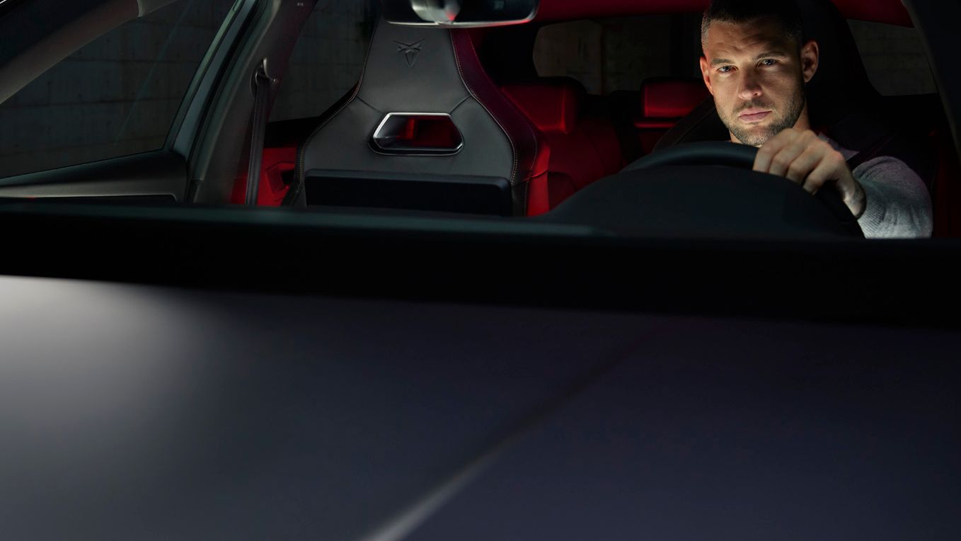 Новий CUPRA Leon універсал: ківшеподібні сидіння, вигляд із салону