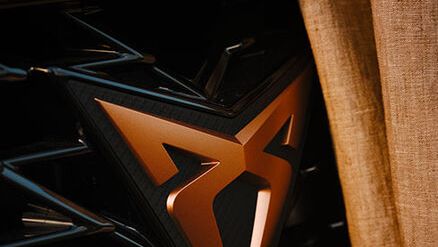 CUPRA Formentor Detailanischt Logo am Külergrill