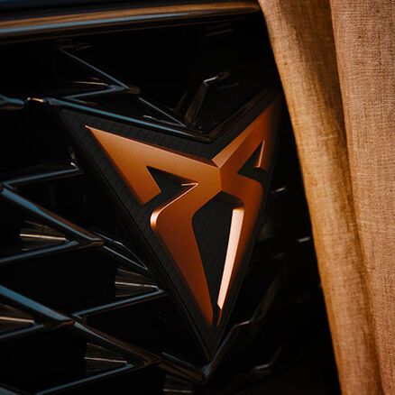 CUPRA Formentor Detailanischt Logo am Külergrill