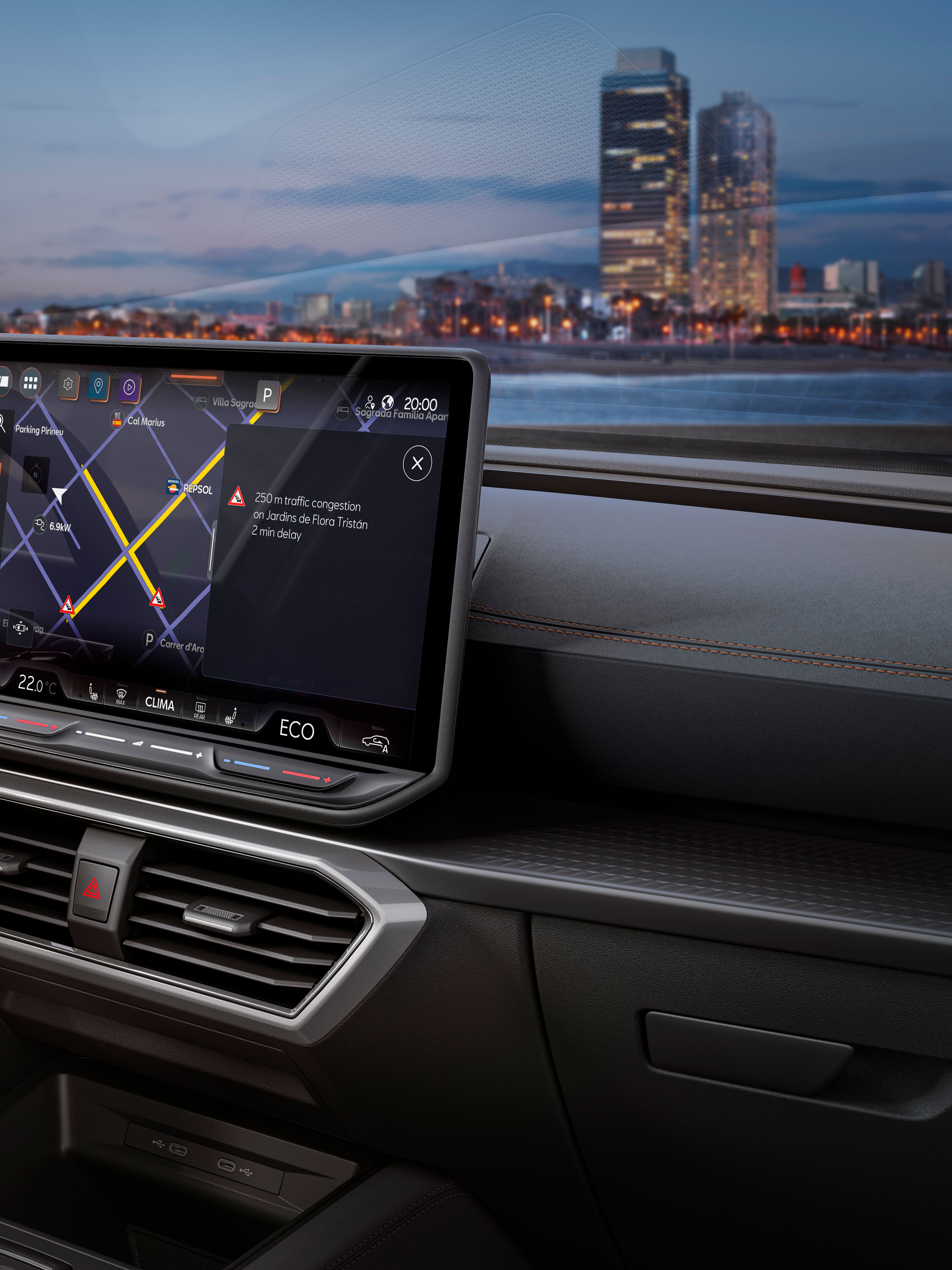 CUPRA Tavascan in Blau beim Ladevorgang