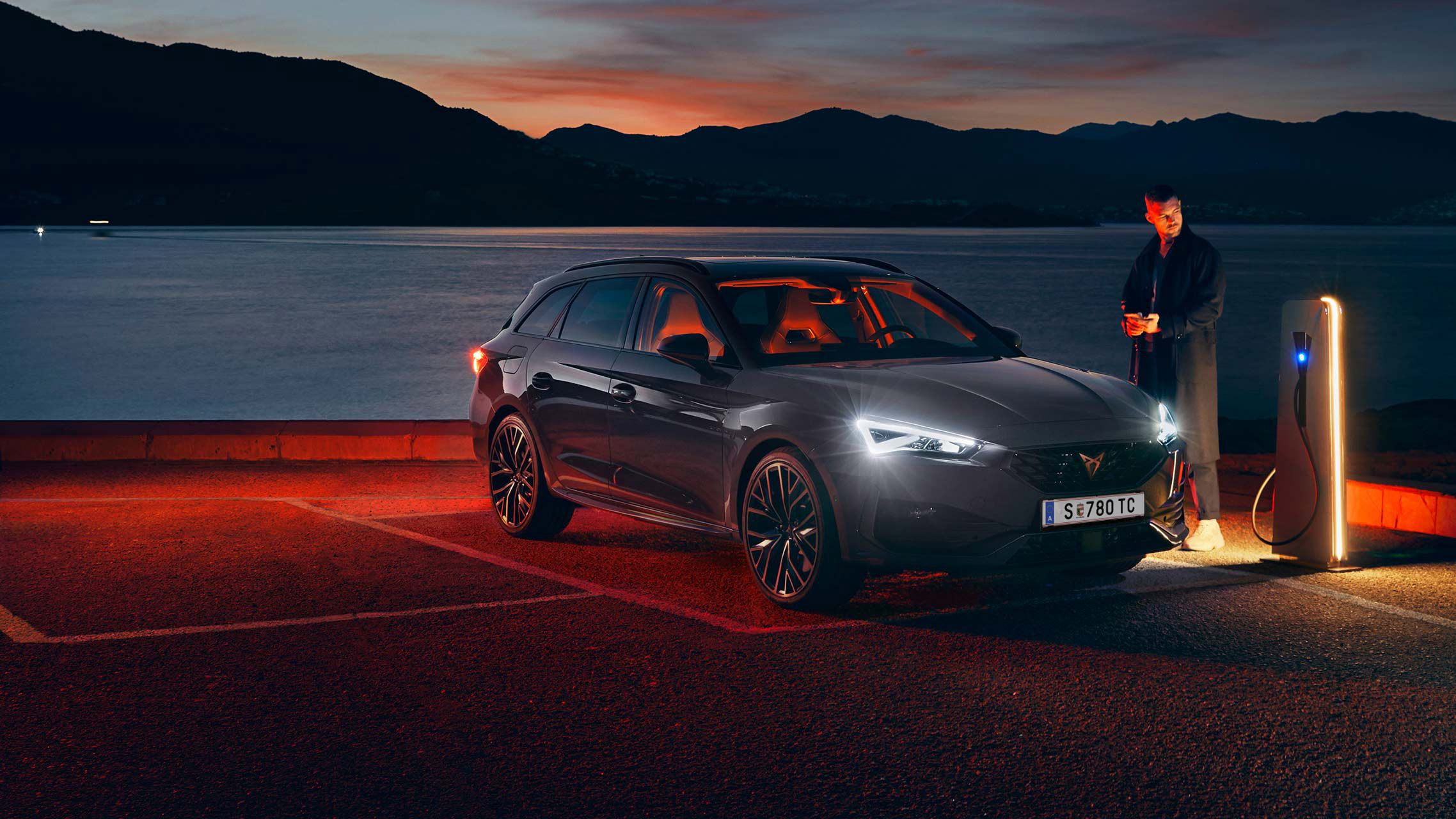 CUPRA Leon універсал: вигляд збоку