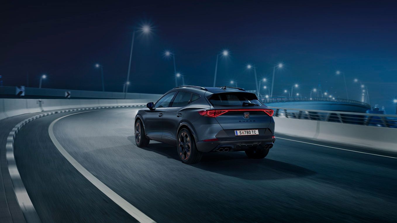 CUPRA Formentor: зйомка з наближенням камери